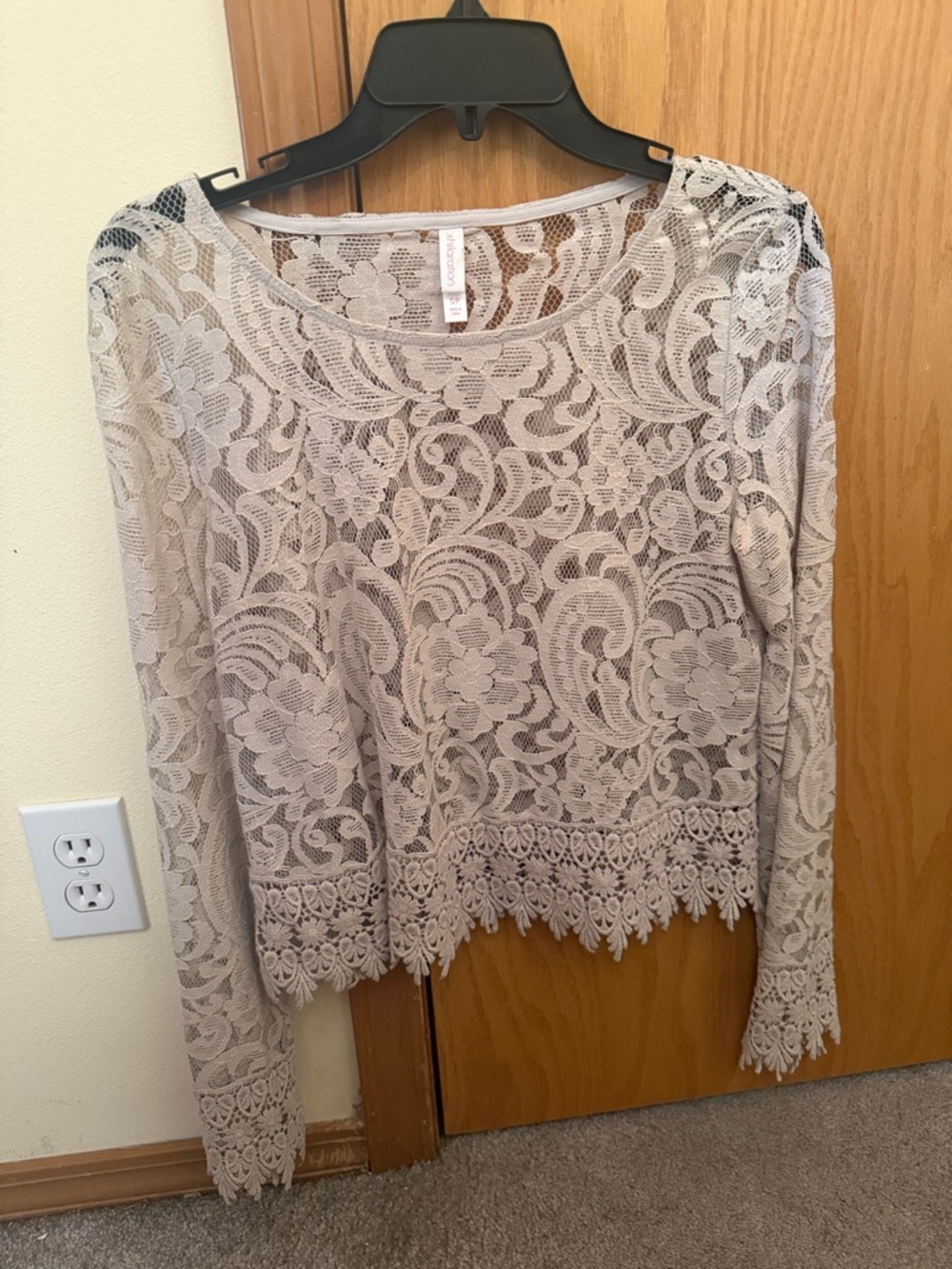 Lace Crochet Hem Long-Sleeve Top in Light Gray